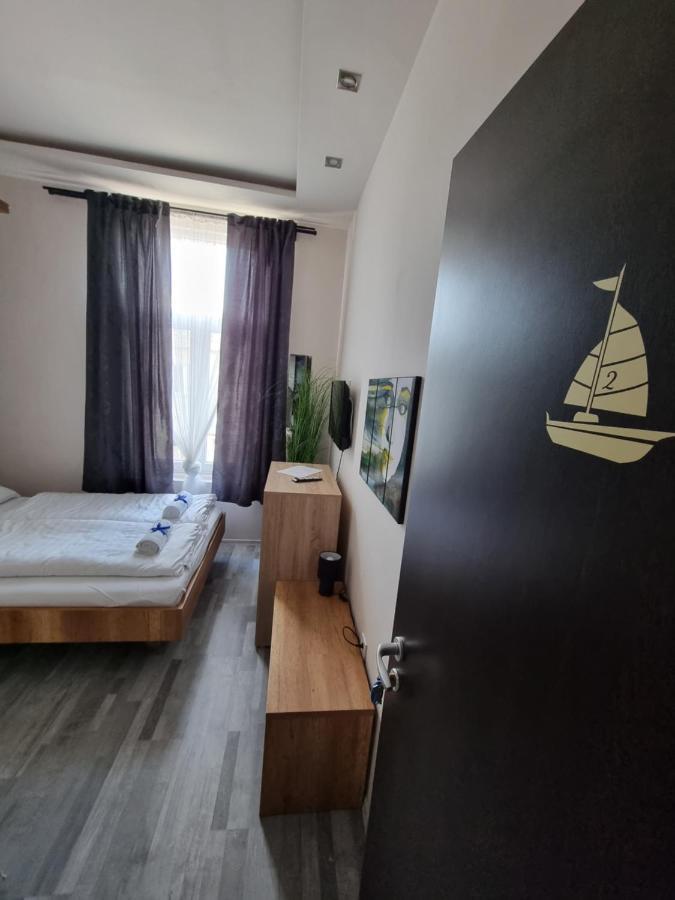 Sleeping Sailor Boutique שיופוק